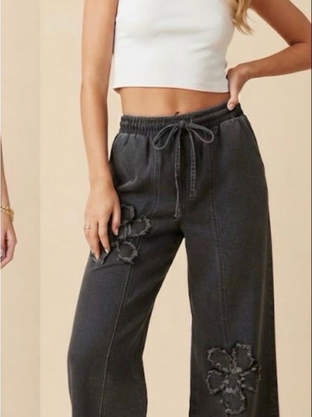 Women's Black High-Rise Drawstring Wide-Leg denim Pants with Floral Appliqué